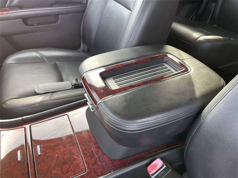 Used 2014 Cadillac Escalade Premium image 21