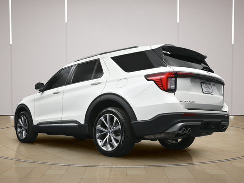 Used 2025 Ford Explorer Platinum w/ Ultimate Package AWD/4WD image 29