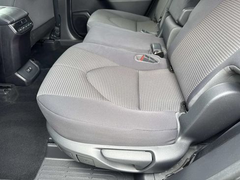 Used 2020 Toyota Highlander L AWD/4WD image 16