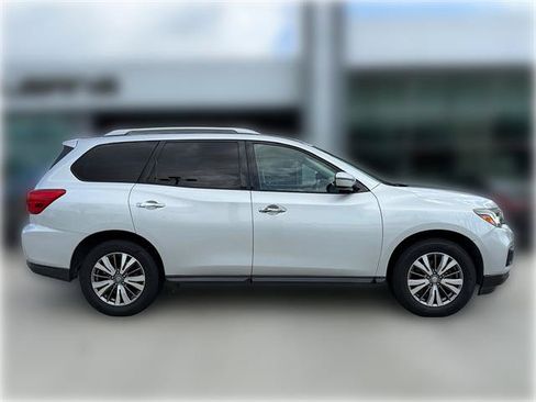 Used 2018 Nissan Pathfinder SV AWD/4WD image 8