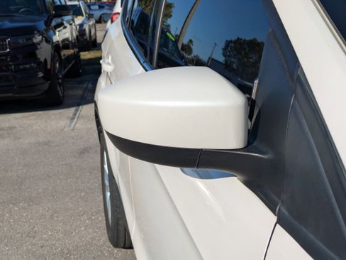 Used 2019 Ford Escape SEL image 12