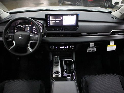 New 2026 Mitsubishi Outlander ES image 20