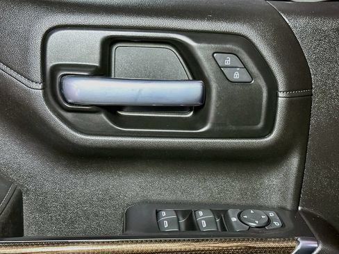 Used 2021 Chevrolet Silverado 1500 LT Trail Boss w/ Convenience Package II AWD/4WD image 15