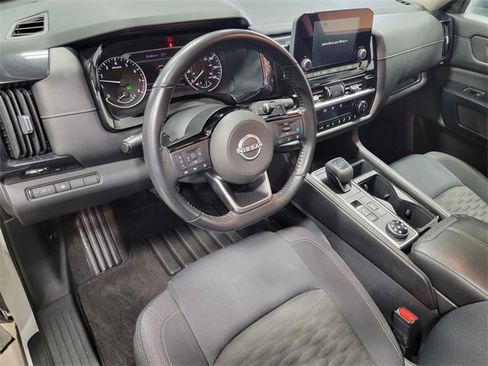 Used 2022 Nissan Pathfinder SV image 13