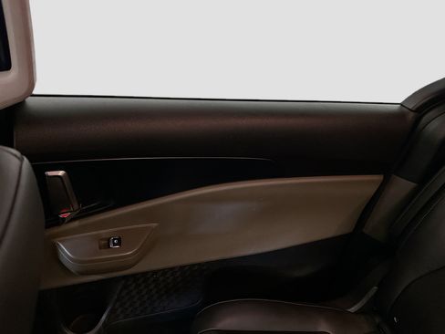Used 2026 Kia Carnival FWD image 31