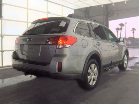 Used 2011 Subaru Outback 2.5i Premium AWD/4WD image 4