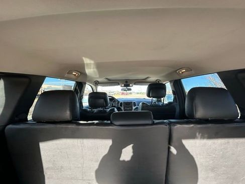 Used 2012 Jeep Grand Cherokee Laredo w/ Laredo E Group image 24