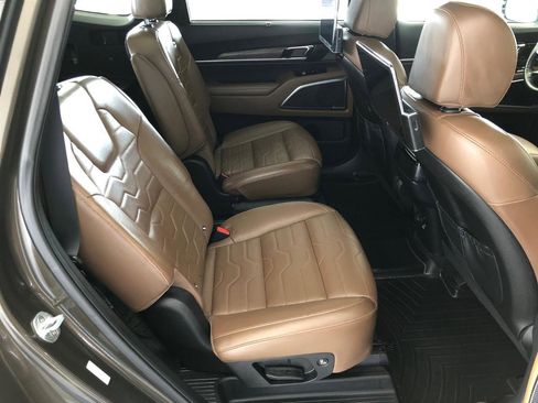 Used 2021 Kia Telluride SX w/ SX Prestige Package image 12