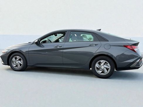 Certified 2025 Hyundai Elantra SE w/ Cargo Package image 4