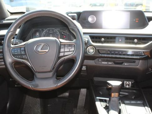 Used 2019 Lexus UX 200 FWD image 14