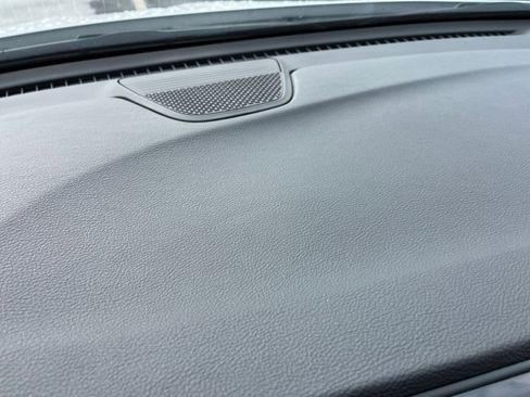 Used 2025 Chrysler Pacifica Limited image 17