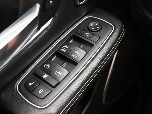 Used 2023 RAM 1500 Laramie AWD/4WD image 25