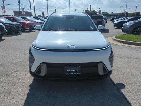 Used 2024 Hyundai Kona SEL FWD image 3