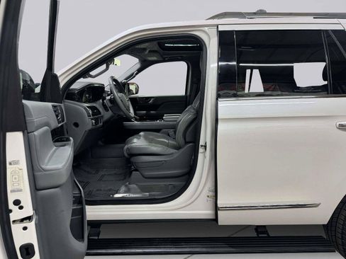 Used 2018 Lincoln Navigator Reserve w/ Technology Package AWD/4WD image 21