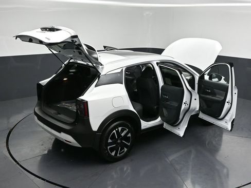 New 2026 Nissan Kicks SV w/ SV Premium Package AWD/4WD image 31