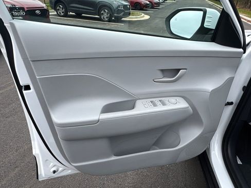 New 2026 Hyundai Kona SE image 11