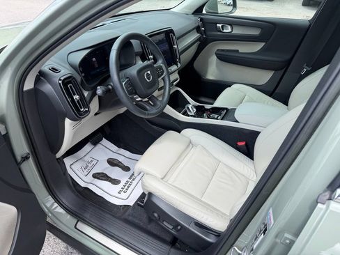 Certified 2023 Volvo XC40 B5 Plus w/ Protection Package Premier AWD/4WD image 11