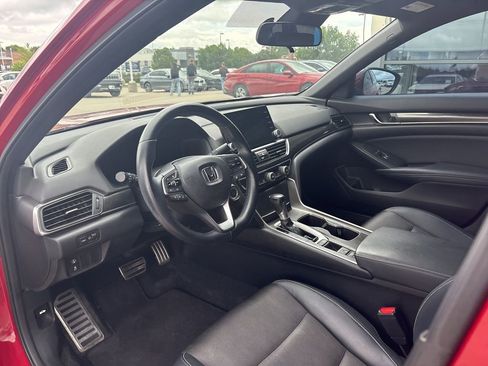 Used 2018 Honda Accord Sport image 10