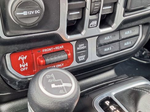 Used 2024 Jeep Wrangler Unlimited Rubicon w/ Convenience Group AWD/4WD image 23