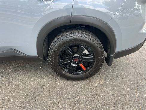 Used 2025 Nissan Rogue SV image 8