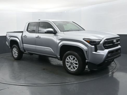 Used 2024 Toyota Tacoma SR5 w/ SR5 Upgrade Package image 7