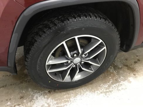 Used 2017 Jeep Grand Cherokee Limited AWD/4WD image 4