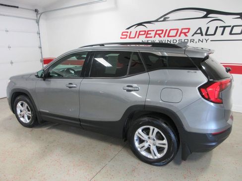 Used 2020 GMC Terrain SLE w/ Driver Convenience Package image 3