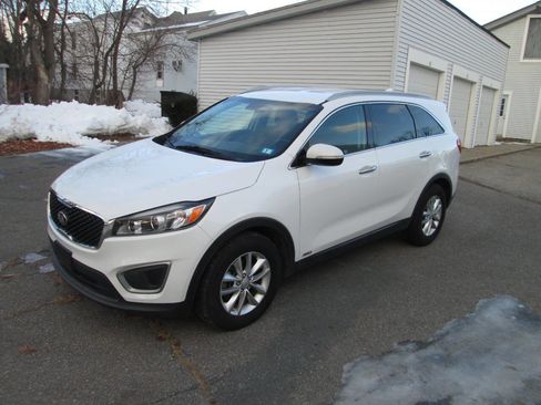 Used 2016 Kia Sorento LX w/ LX Convenience Package image 2