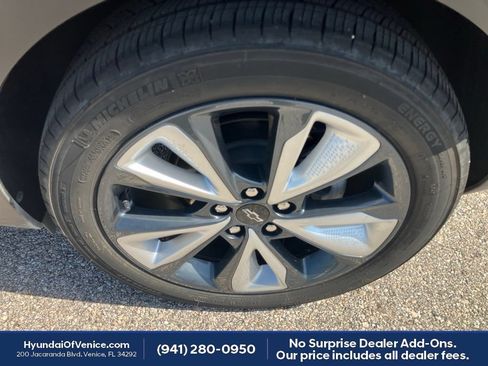 Used 2023 Chevrolet Bolt EUV LT w/ Convenience Package FWD image 12