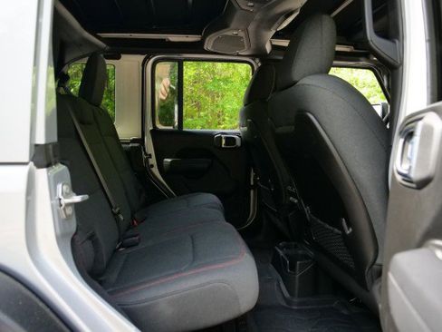 Used 2024 Jeep Wrangler Unlimited Rubicon w/ Technology Group image 39