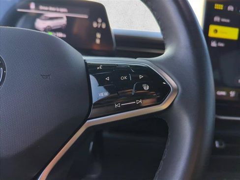 Used 2025 Volkswagen ID. Buzz Pro S RWD image 18