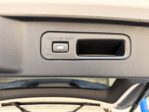 Used 2025 Honda Pilot TrailSport image 17