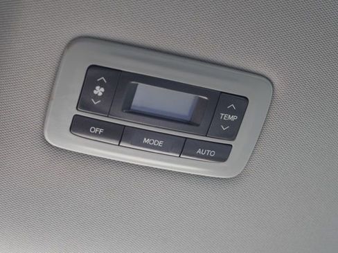 Used 2018 Toyota Sienna XLE w/ XLE Navigation Package FWD image 44