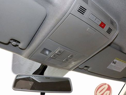 Used 2020 Volkswagen Tiguan SE image 21