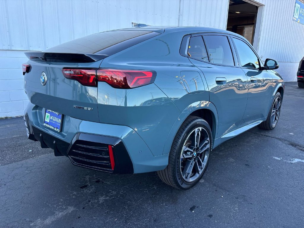 Used 2024 BMW X2 xDrive28i w/ M Sport Package AWD/4WD image 5