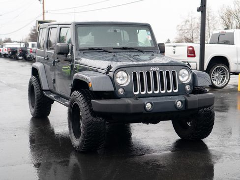 Used 2018 Jeep Wrangler Unlimited Sahara AWD/4WD image 2