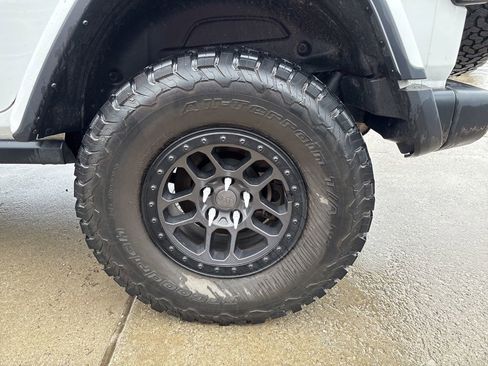 Used 2021 Jeep Wrangler Unlimited Rubicon w/ Xtreme Recon 35" Tire Package image 9