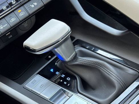 Used 2025 Hyundai Elantra Limited image 17