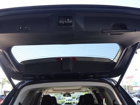 Used 2024 Subaru Ascent Touring w/ Popular Package #2 AWD/4WD image 25