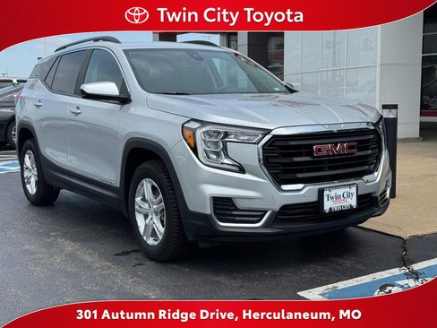 Used 2022 GMC Terrain SLE w/ Driver Convenience Package AWD/4WD image 1