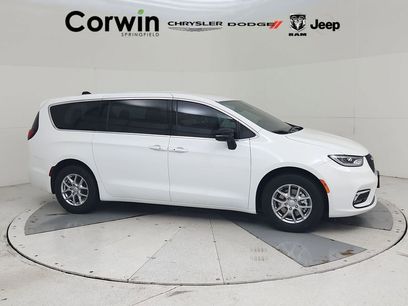 New 2026 Chrysler Pacifica Select