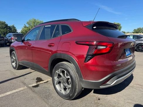 Used 2024 Chevrolet Trax LT FWD image 4