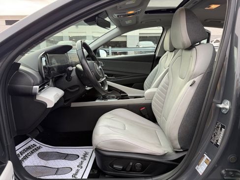 Used 2023 Hyundai Elantra Limited image 10