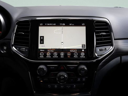 Used 2022 Jeep Grand Cherokee Laredo X AWD/4WD image 36