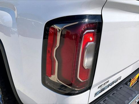 Used 2018 GMC Sierra 1500 SLT AWD/4WD image 25