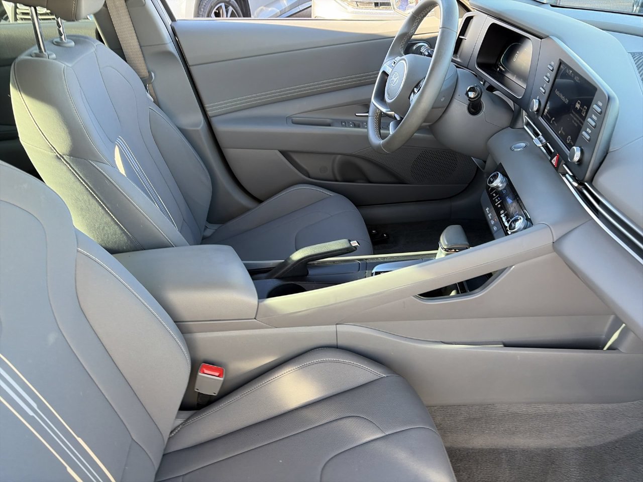 Certified 2025 Hyundai Elantra Sport FWD image 11