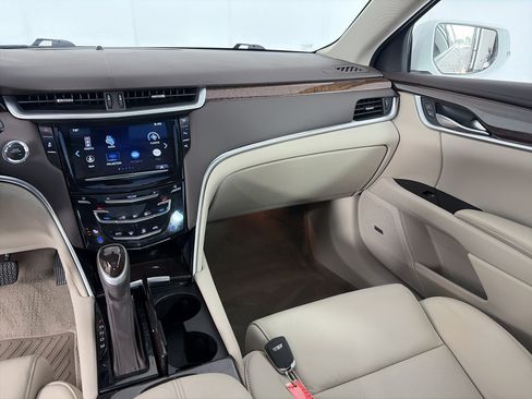 Used 2017 Cadillac XTS Luxury FWD image 6