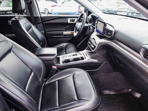 Used 2021 Ford Explorer XLT w/ Equipment Group 202A image 16