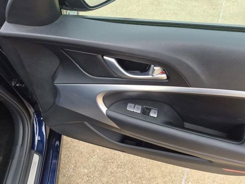 Used 2023 Genesis G70 2.0T RWD image 17