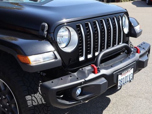 Used 2020 Jeep Gladiator Overland w/ Trailer Tow Package AWD/4WD image 9